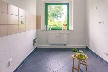 Wohnung zum Mieten in Chemnitz 265 € 50.38 m² 3 zimmer