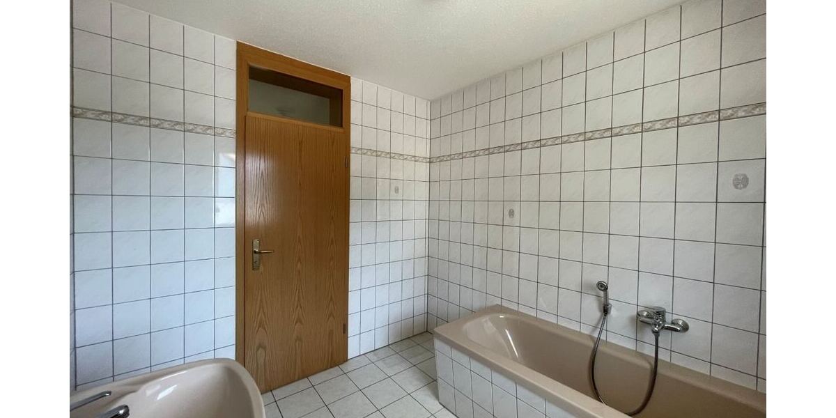 Für Eigennutzer - ruhige Traum-Wohnung mit großem Balkon zur individuellen Gestaltung! - Etagenwohnung Thermalbad Wiesenbad Schönfeld | Angebot:25918346