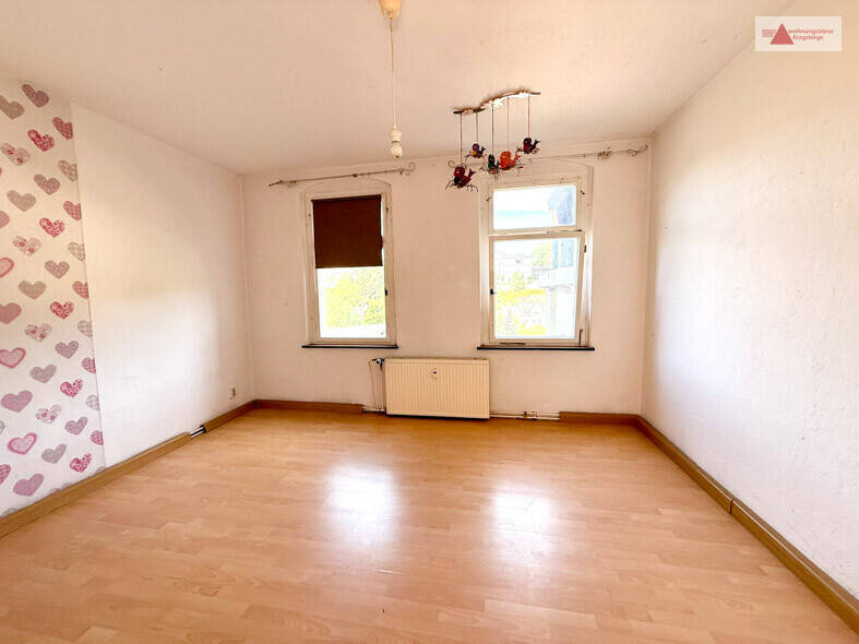 Reihenmittelhaus Zschopau - 9 Zimmer, 210 m&sup2;, 69.000&euro; | Angebot:25688210