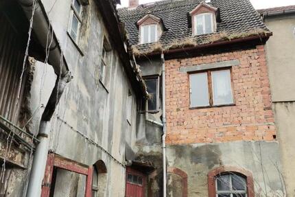 ObjNr:19221 - Sanierungsbedürftiges Mehrfamilienhaus in exponierter Lage in Nähe der Stadtverwaltung 10 zimmer