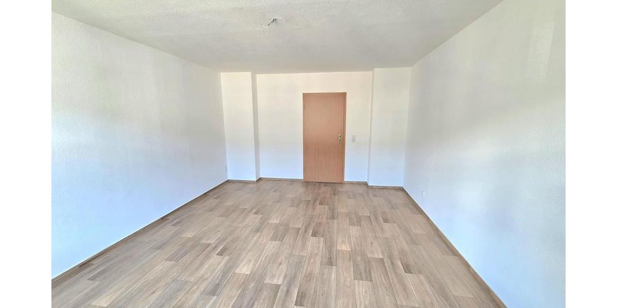 Großzügige 4-Zimmer-Wohnung mit Balkon Loggia! 4 zimmer