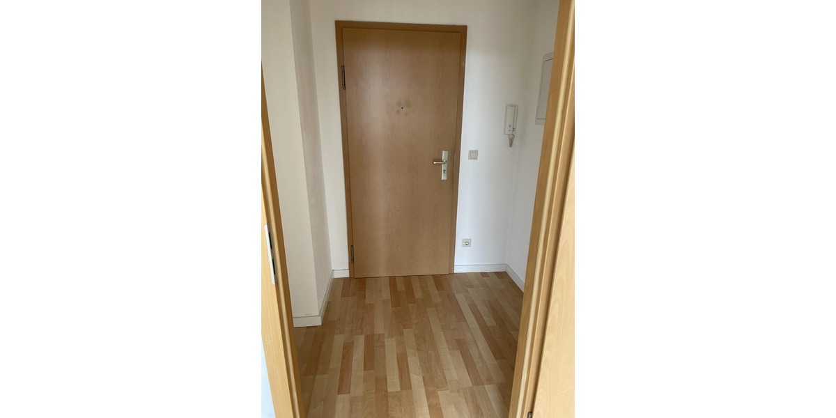 Kleine Wohnung mit großem Balkon zur Selbstnutzung gesucht? Ab sofort frei! 1.5 zimmer