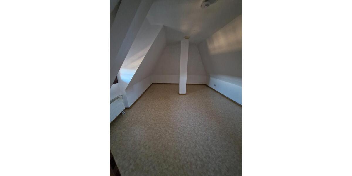 Dachgeschoßwohnung Oederan - 4 Zimmer, 88 m&sup2;, 481&euro; | Angebot:26032021