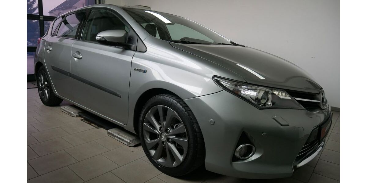 Toyota Auris 71.596 km 12.490 &euro; Chemnitz 09114