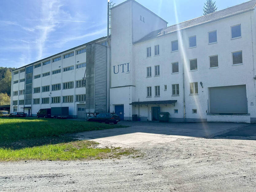 Große Gewerbefläche ideal für Produktion, Lager oder zum Umbau geeignet - ruhige Lage in Zschopau!!