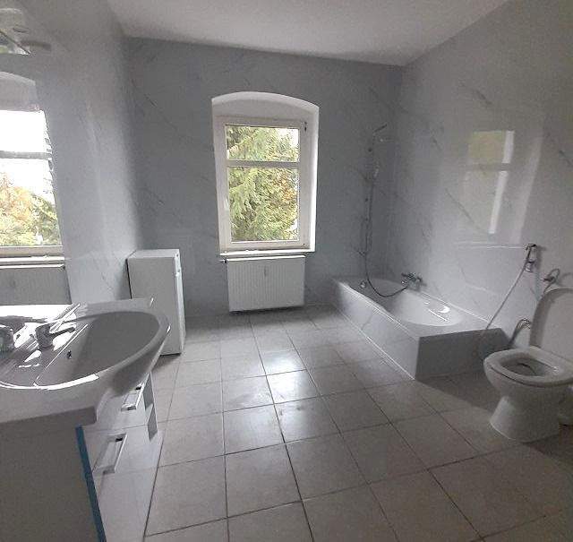 Große modernisierte 4 - Zimmer Wohnung mit Balkon im Grünen und stadtnah 4 zimmer