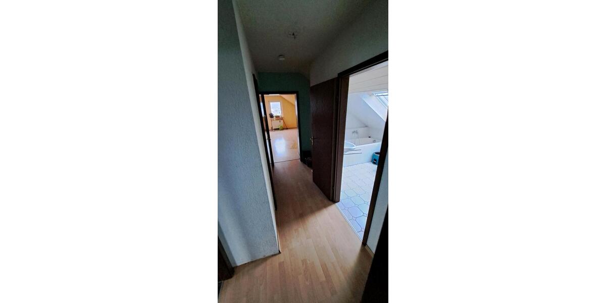 Dachgeschoßwohnung Oelsnitz (Erzgebirge) - 3 Zimmer, 86 m&sup2;, 79.000&euro; | Angebot:24788142