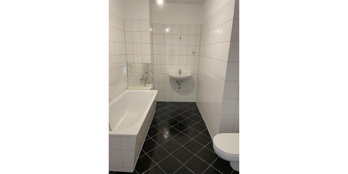 Kleine Wohnung mit großem Balkon zur Selbstnutzung gesucht? Ab sofort frei! 1.5 zimmer