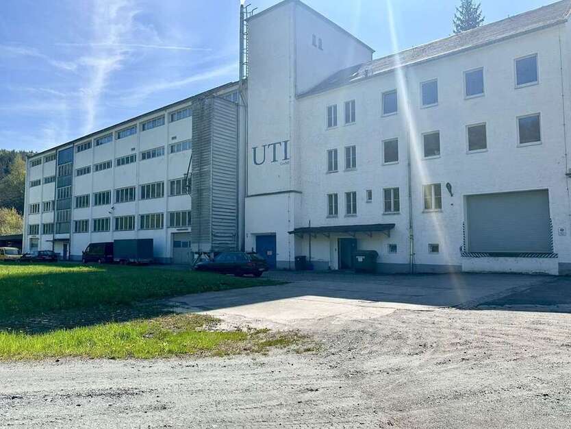 Halle in Zschopau 1.200.000 € 2976 m²
