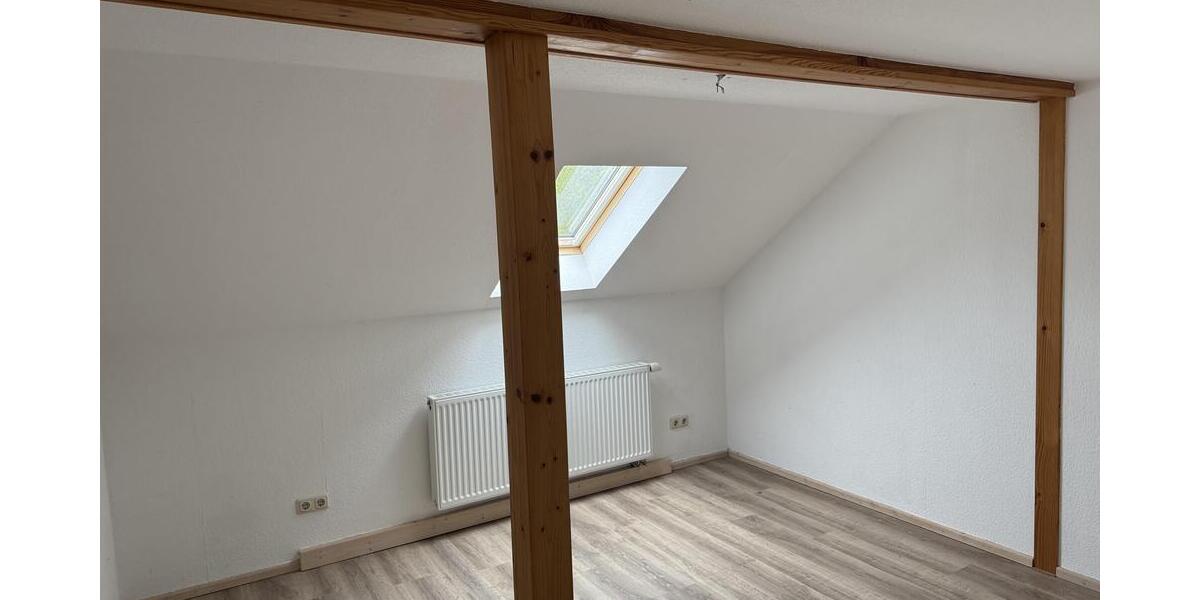 Teilsaniertes 2- Familienhaus mit Ausbaureserve und großem Grundstück in ruhiger Lage! - Zweifamilienhaus Waldheim | Angebot:26905386