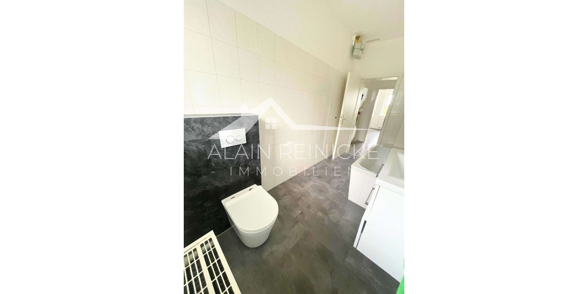 3 RW mit Loggia & Stellplatz & 60m2 Dachboden 3 zimmer