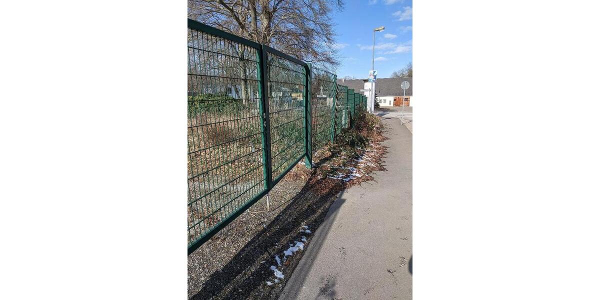 Umzäunte, unbebaute Freifläche in Chemnitz-Siegmar – ideal als Stell- oder Lagerplatz zimmer