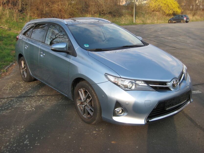 Toyota Auris 96.577 km 11.990 € Chemnitz 09125