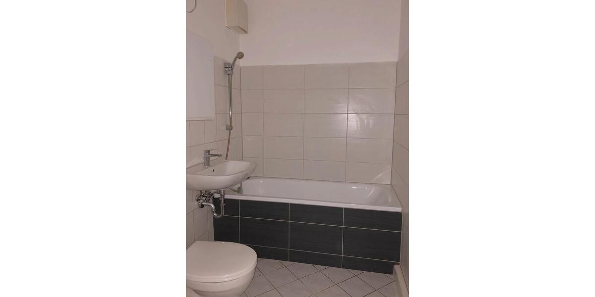 Etagenwohnung Chemnitz Helbersdorf - 4 Zimmer, 69 m&sup2;, 330&euro; | Angebot:26109890