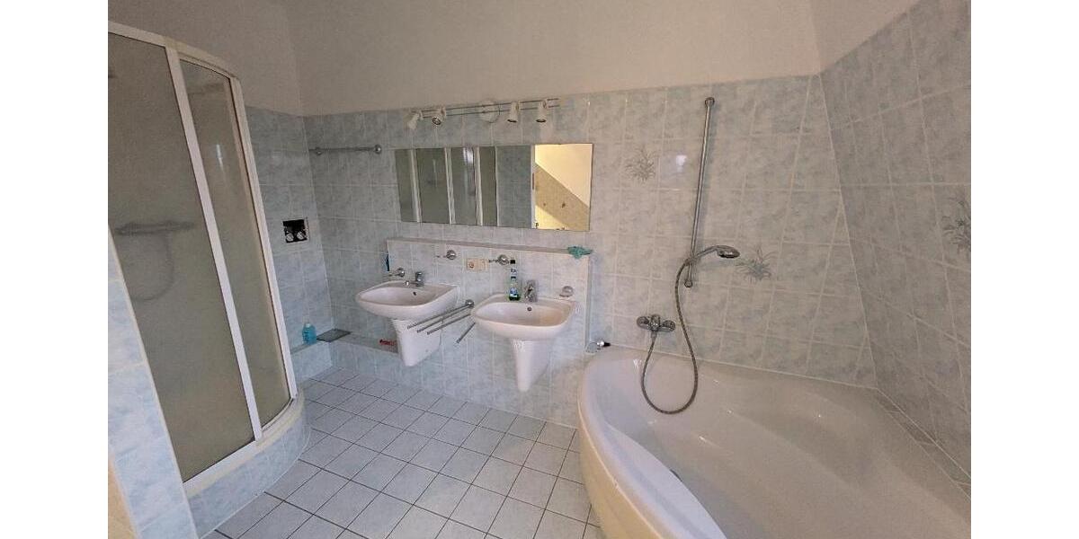 Dachgeschoßwohnung Chemnitz Rabenstein - 5 Zimmer, 142 m&sup2;, 850&euro; | Angebot:25589947