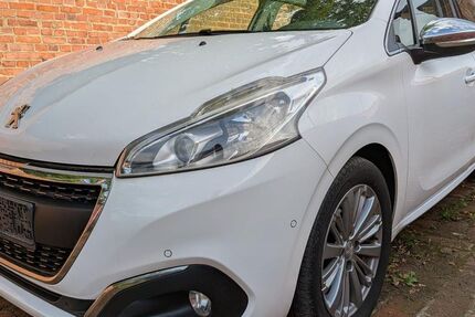 Peugeot 208 113.576 km 3.890 &euro; Chemnitz 09116
