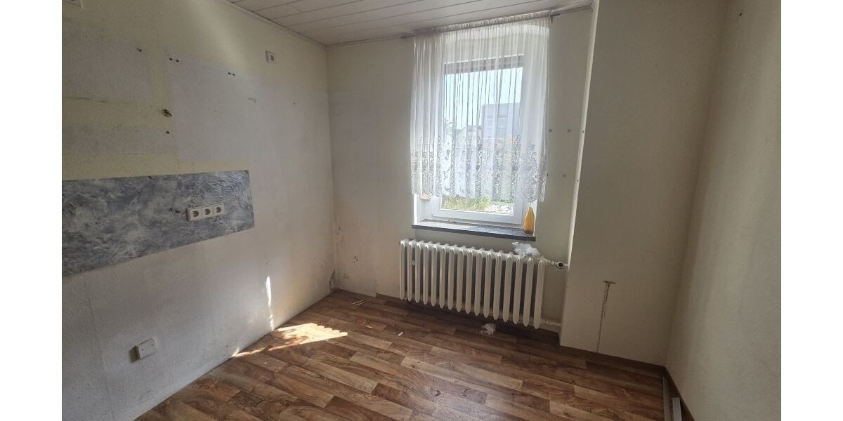 Charmante Doppelhaushälfte mit Potenzial in Limbach-Oberfrohna! 9 zimmer