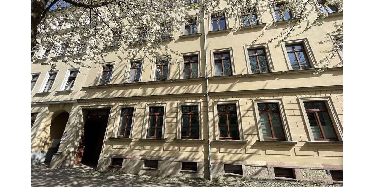 mit 360° Rundgang! Sanierte 2 Zimmer mit Balkon + großer Küche am Brühl! 2 zimmer