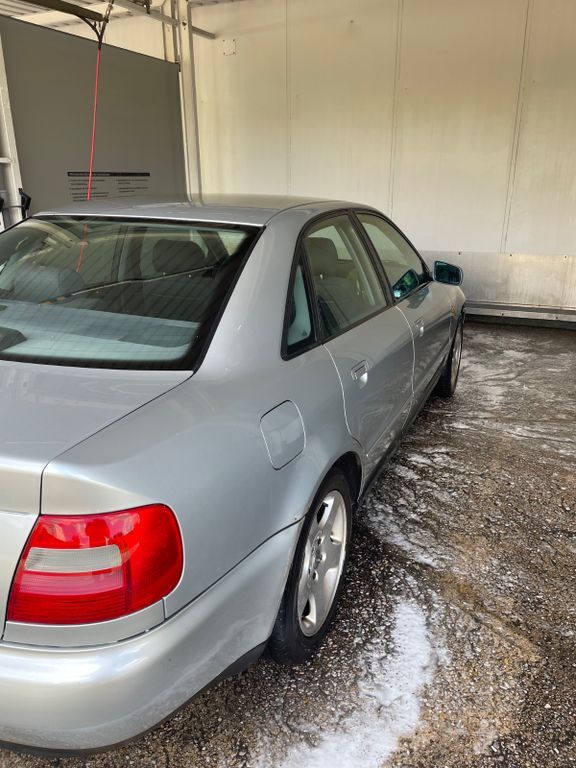 Audi A4 211.000 km 600 € Lichtenstein 09350