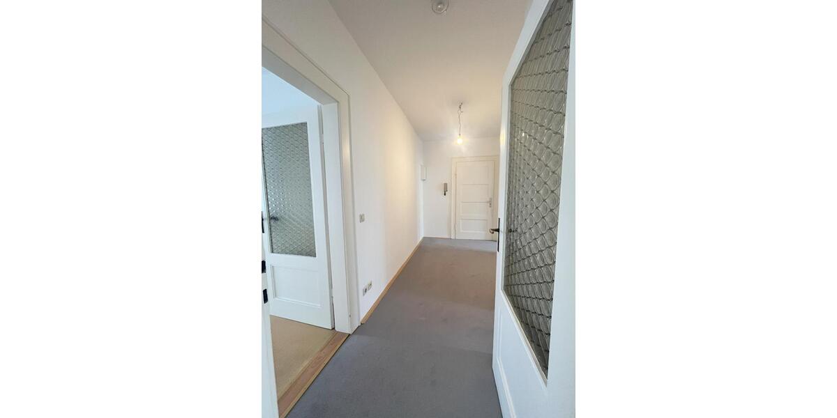 Dachgeschoßwohnung Chemnitz Kapellenberg - 2 Zimmer, 60 m&sup2;, 330&euro; | Angebot:24369757