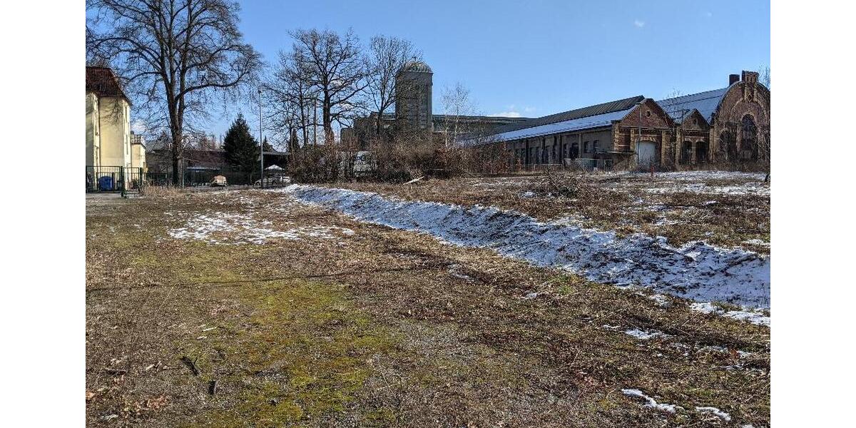 Umzäunte, unbebaute Freifläche in Chemnitz-Siegmar – ideal als Stell- oder Lagerplatz zimmer