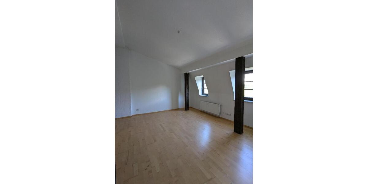 Dachgeschoßwohnung Chemnitz Altendorf - 5 Zimmer, 280 m&sup2;, 1.450&euro; | Angebot:26087623