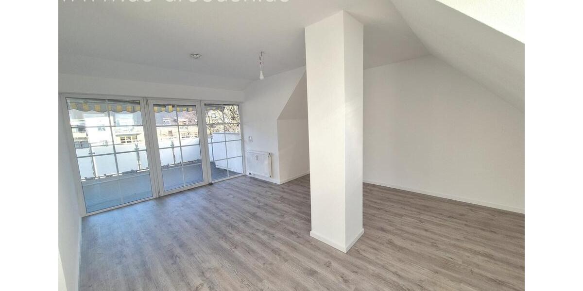 Dachgeschoßwohnung Chemnitz Ebersdorf - 3 Zimmer, 117 m&sup2;, 650&euro; | Angebot:26252642