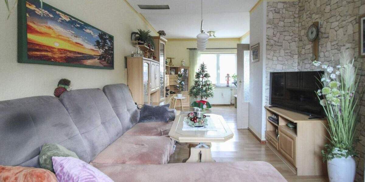 Ab Frühsommer bezugsfreies Reihenmittelhaus mit Garten und 2 Stellplätzen in Borna Heinersdorf 5 zimmer