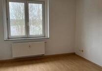 Kleine 4 RaumWohnung mit Balkon