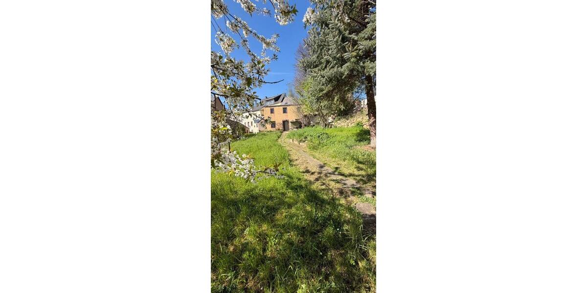 Wohnen und Arbeiten unter einem Dach – Renditestarkes Stadthaus in Geringswalde - Mehrfamilienhaus, Wohnhaus Geringswalde | Angebot:26943688