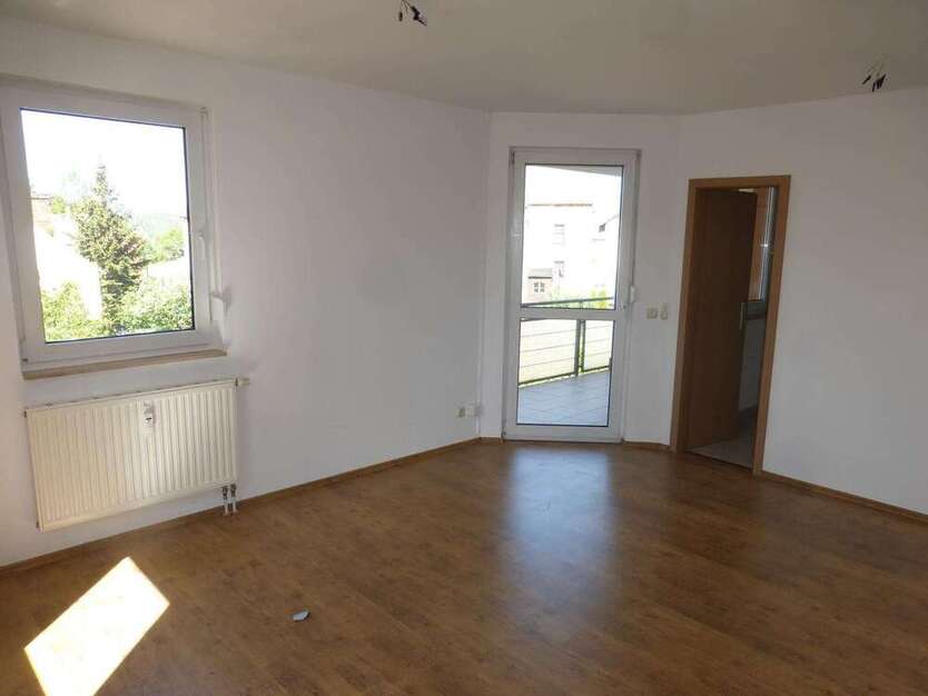 Wohnung zum Kaufen in Oelsnitz 75.000 € 70.11 m²