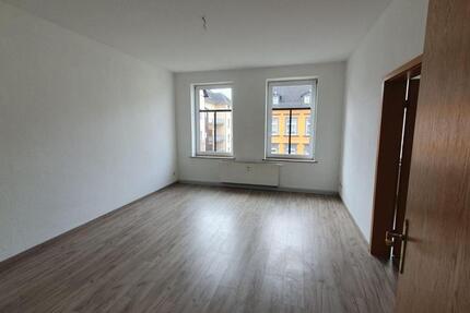 Helle 2,5-Raum-Wohnung mit ca. 68 m² im 2. Obergeschoss in Glauchau zimmer