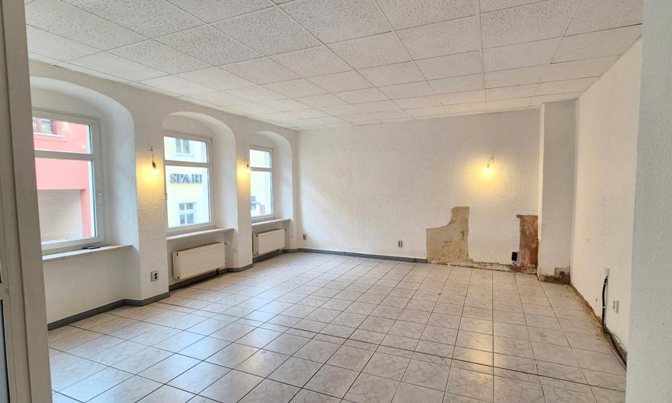Kosmetikstudio? Tattoostudio? Maklerbüro? (Eis-) Café? Bistro? Tolle Gewerbefläche (100 m²) im Zentrum von Lößnitz! zimmer