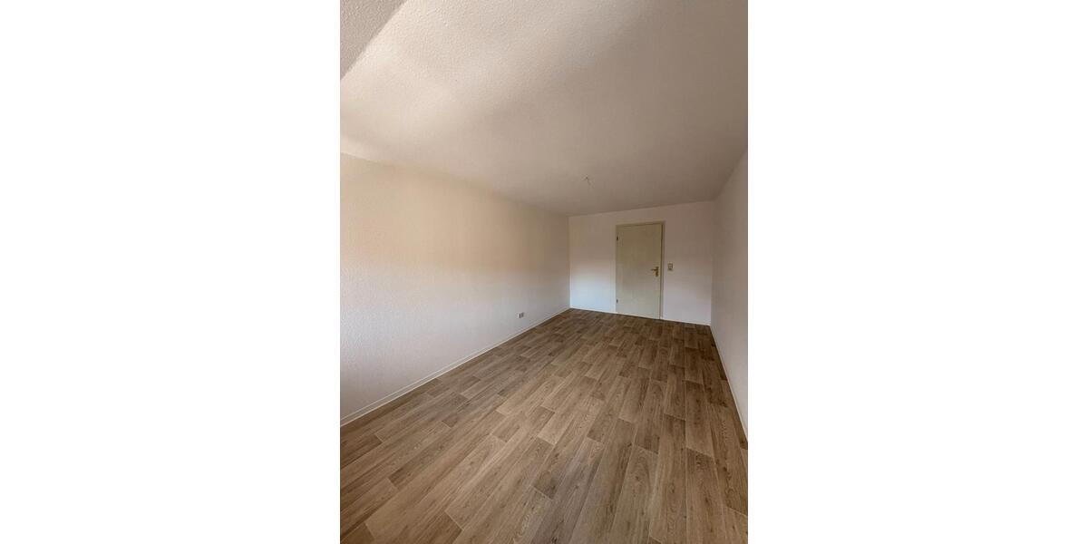 Etagenwohnung Oederan - 2 Zimmer, 63 m&sup2;, 400&euro; | Angebot:26105050