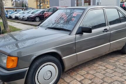 Mercedes-Benz 190 194.800 km 4.890 &euro; Chemnitz 09120