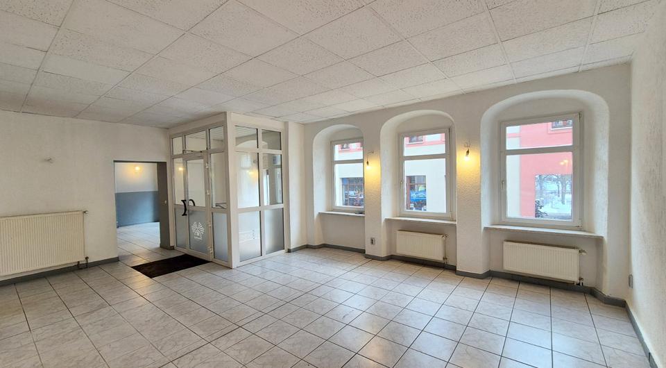 Kosmetikstudio? Tattoostudio? Maklerbüro? (Eis-) Café? Bistro? Tolle Gewerbefläche (100 m²) im Zentrum von Lößnitz! zimmer