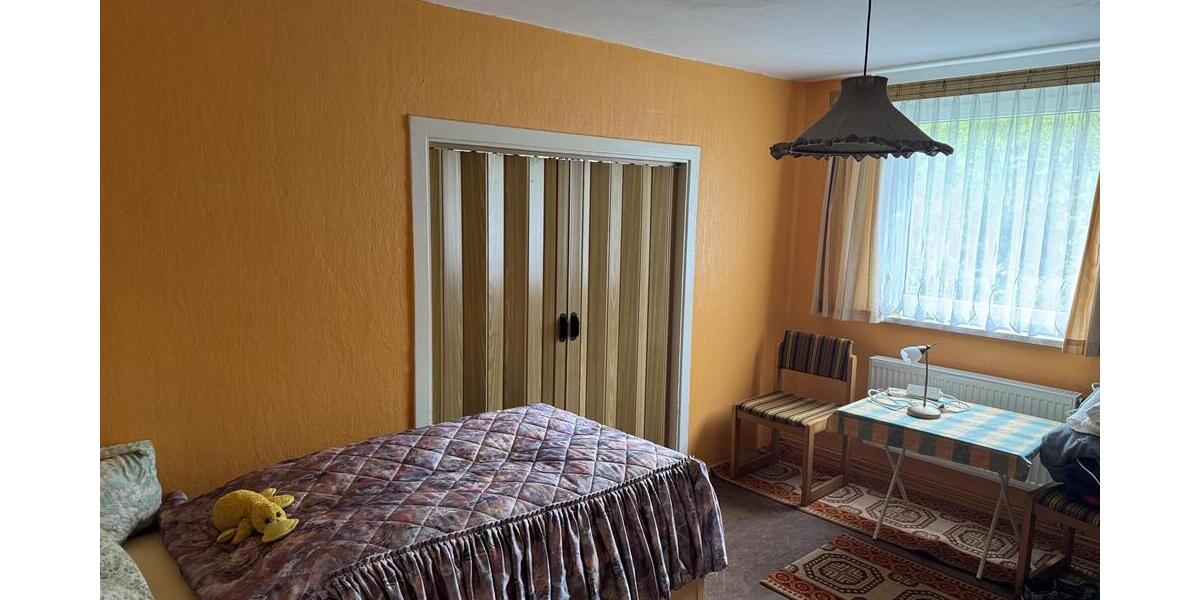 Einfamilienhaus mit großem Grundstück und Doppelgarage in ruhiger Lage! - Einfamilienhaus Hainichen | Angebot:27085381