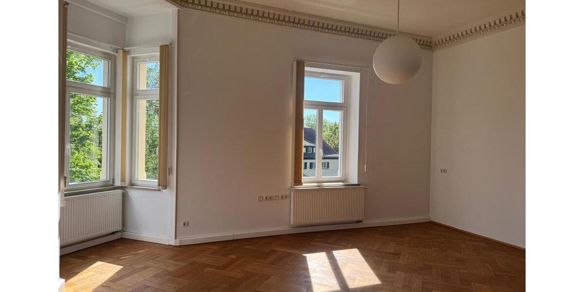 Villa Glauchau - 20 Zimmer, 650 m&sup2;, 3.200&euro; | Angebot:24715880