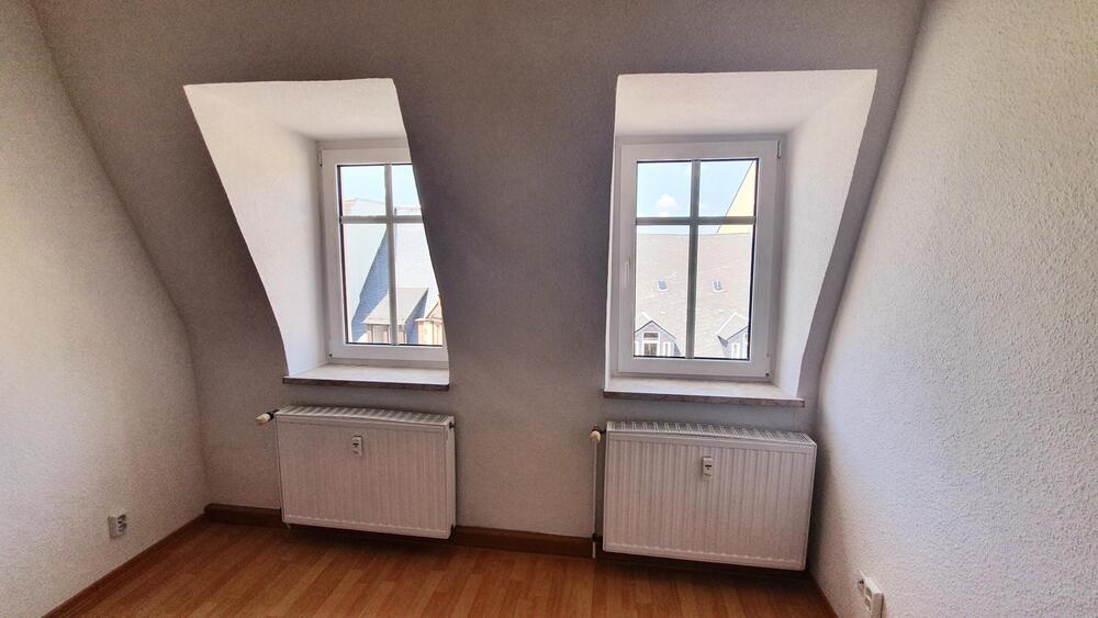 WG geeignet-3-Zimmer-Wohnung mit Einbauküche in zentraler Lage von Mittweida - Dachgeschoßwohnung Mittweida Rößgen | Angebot:27279778