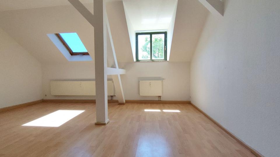 Dachgeschoßwohnung Chemnitz Ebersdorf - 2 Zimmer, 56 m&sup2;, 375&euro; | Angebot:26018405