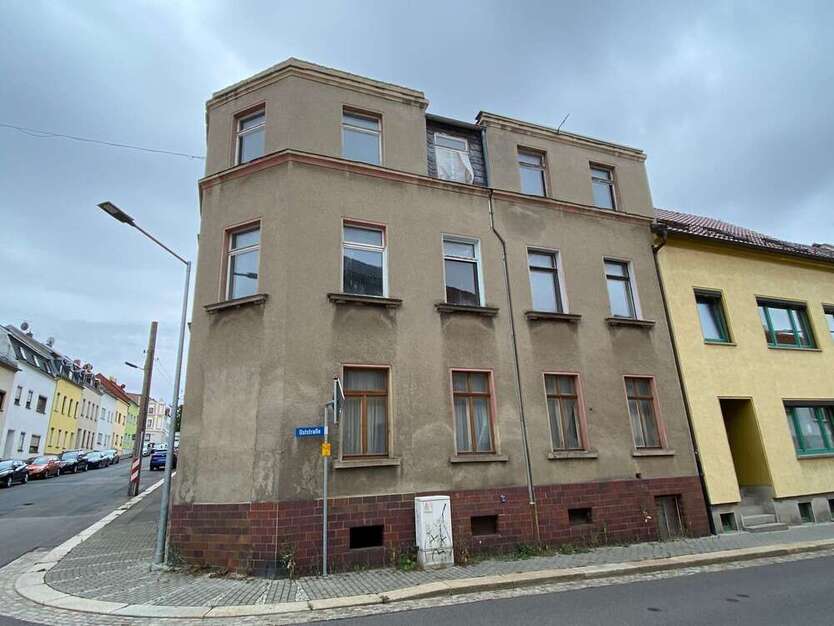 Haus zum Kaufen in Meerane 39.900 € 299 m²