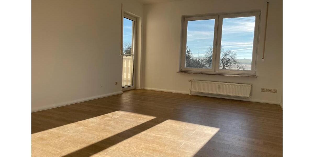 Helle 3-Raum-Wohnung mit Einbauküche und Stellplatz 3 zimmer