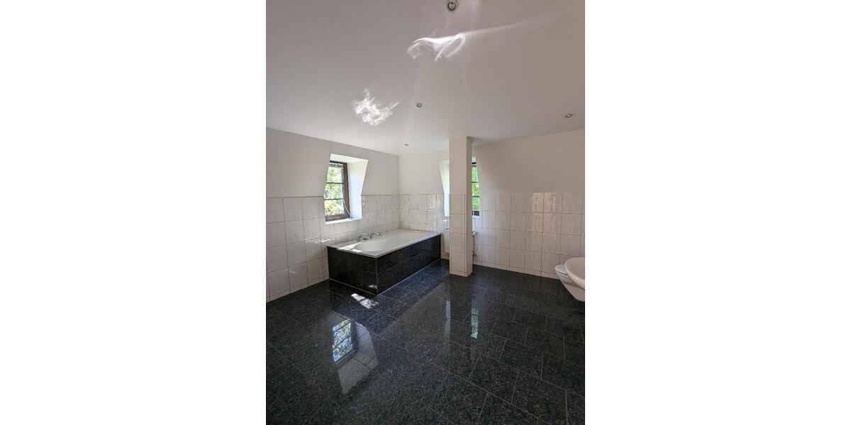 Dachgeschoßwohnung Chemnitz Altendorf - 5 Zimmer, 280 m&sup2;, 1.450&euro; | Angebot:26087623