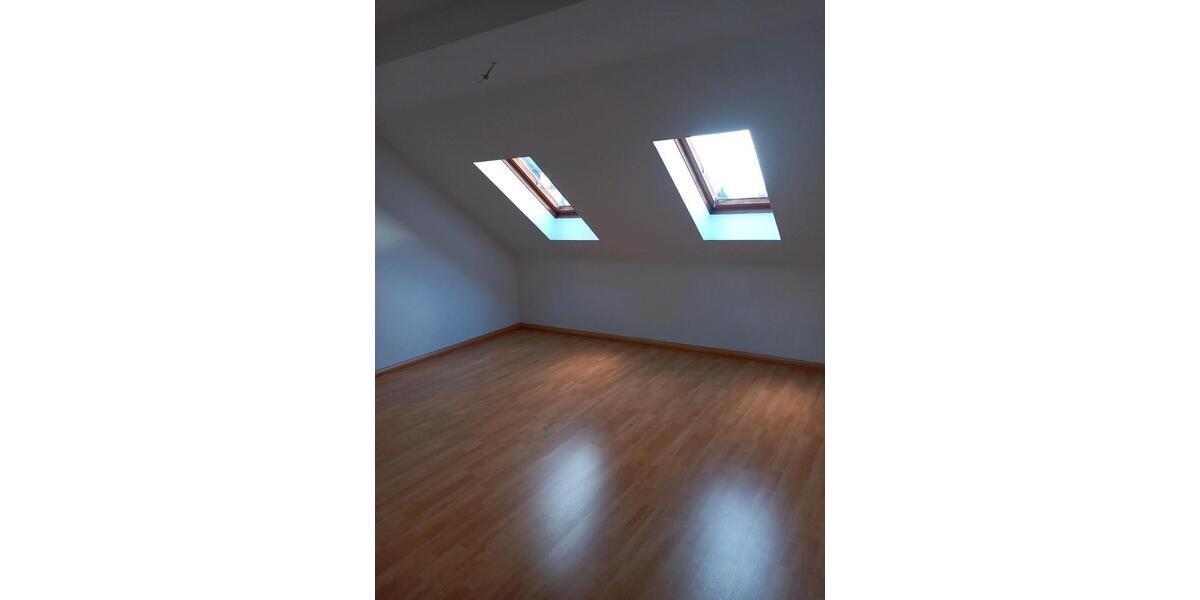 Dachgeschoßwohnung Chemnitz Rabenstein - 2 Zimmer, 45 m&sup2;, 270&euro; | Angebot:26523217