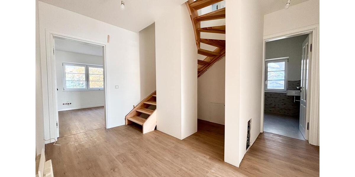 Borna * ERSTBEZUG * Balkon * 7 Zimmer Maisonette * 01.12.2025 7 zimmer