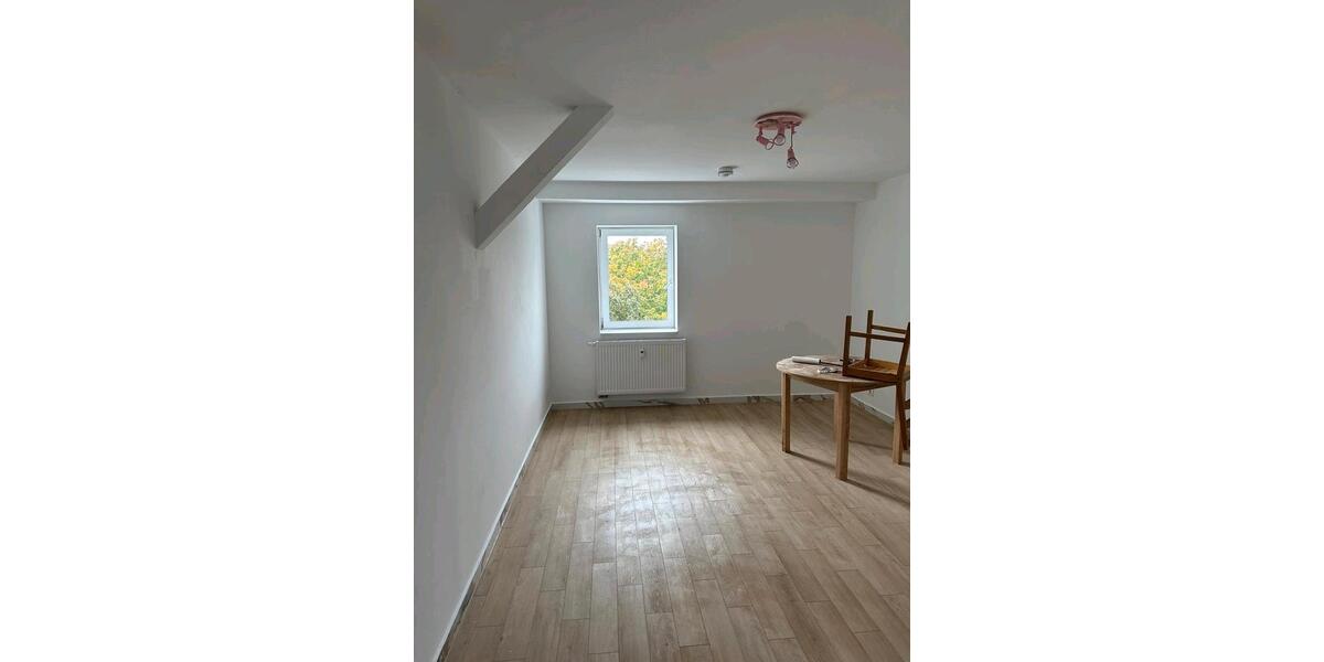 Dachgeschoßwohnung Chemnitz Helbersdorf - 4 Zimmer, 90 m&sup2;, 585&euro; | Angebot:26203372