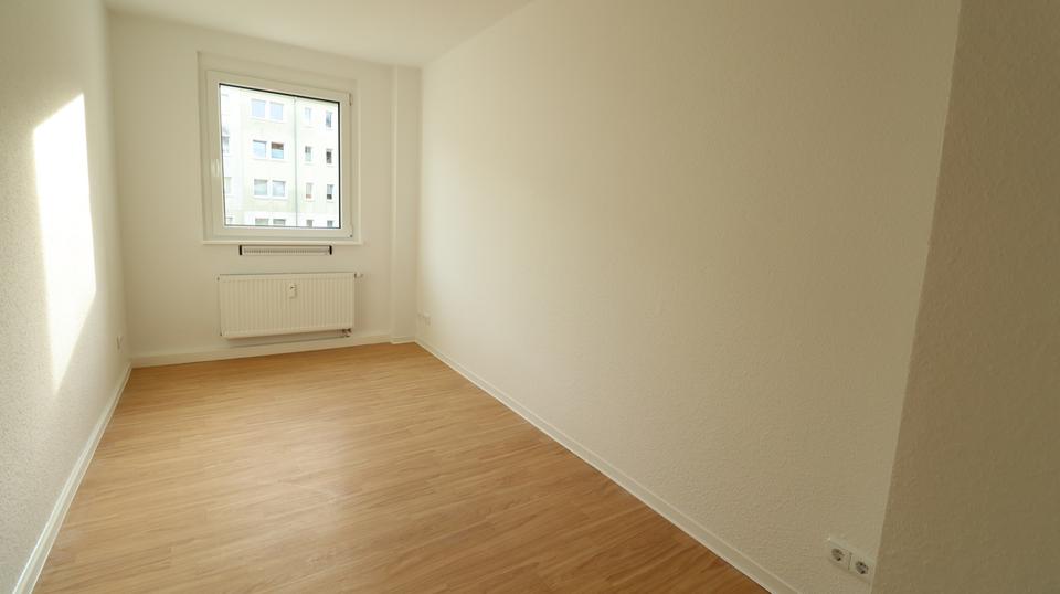 3-Raumwohnung mit Wanne und Balkon zimmer