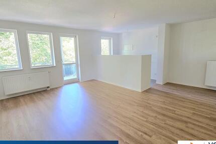 Große 3-Zimmer-Wohnung mit Balkon, Gäste-WC und PKW-Stellplatz!