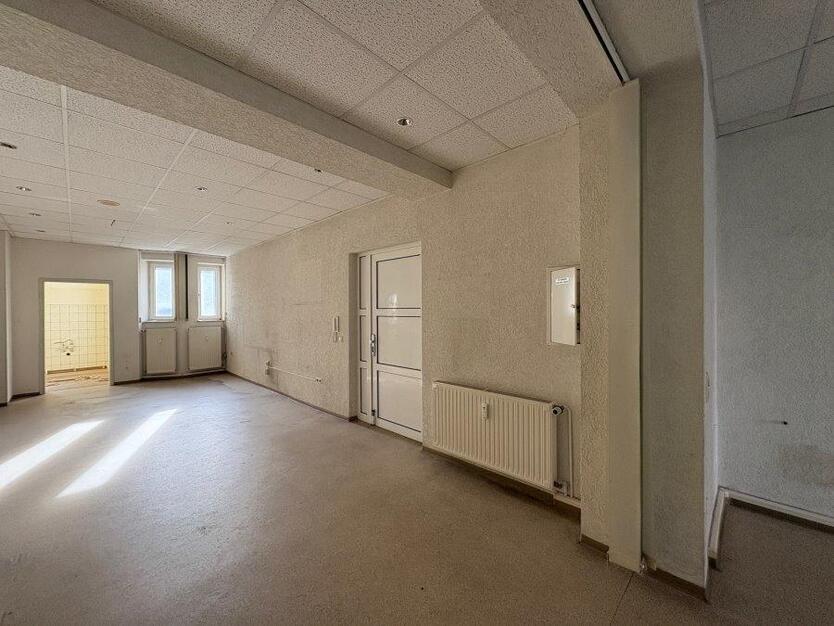 Vielseitige Büro- oder Praxiseinheit (ehem. Physiotherapie) preiswert zu vermieten! zimmer