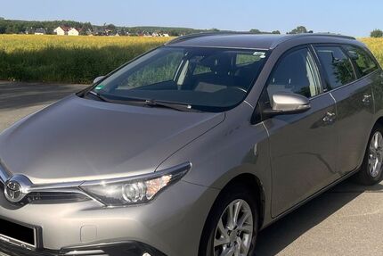 Toyota Auris Touring Sports 66.357 km 11.990 &euro; Jahnsdorf 09387